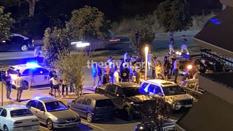 Σοβαρό τροχαίο στη Θεσσαλονίκη: ΙΧ έπεσε σε κολόνα