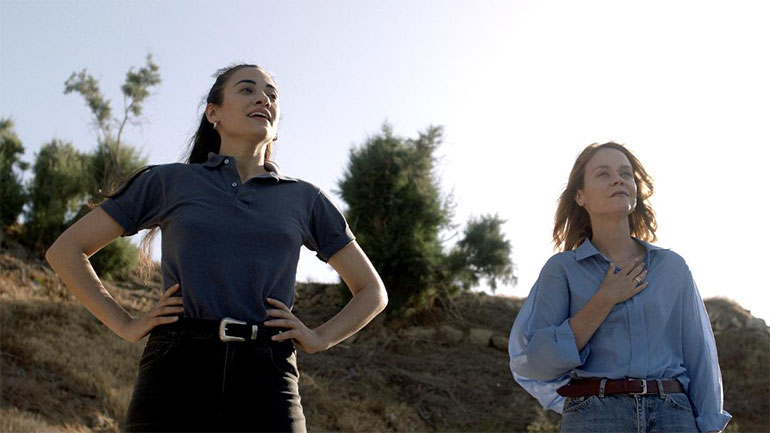 «Καρτ ποστάλ»: Με τις Λένα Παπαληγούρα και Μελισσάνθη Μάχουτ στα γυρίσματα του νέου επεισοδίου της σειράς