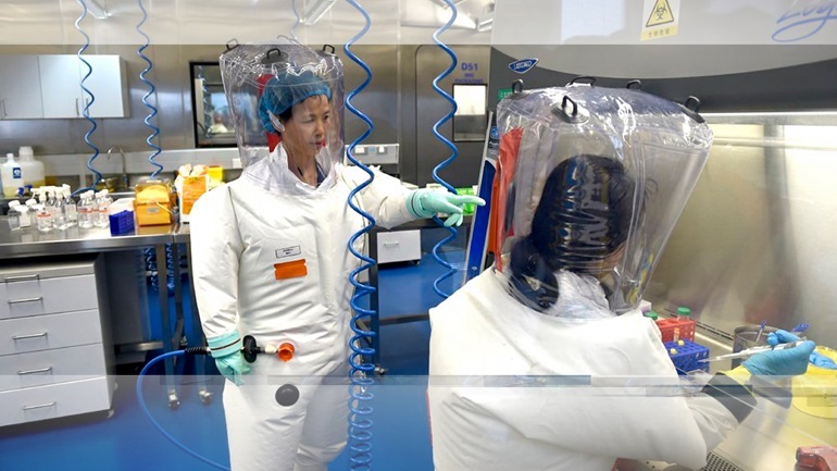 Το Πεκίνο κατηγορεί τις ΗΠΑ ότι του “φορτώνουν τις ευθύνες” για την προέλευση του Covid-19