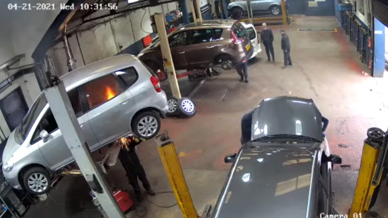 Φωτιά κατά τη διάρκεια μιας συγκόλλησης (Αγγλία)