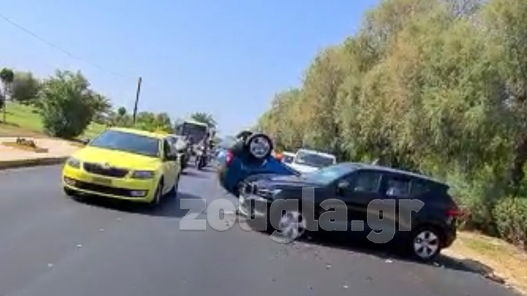 Σοβαρό τροχαίο στη Βούλα – Αναποδογύρισε όχημα