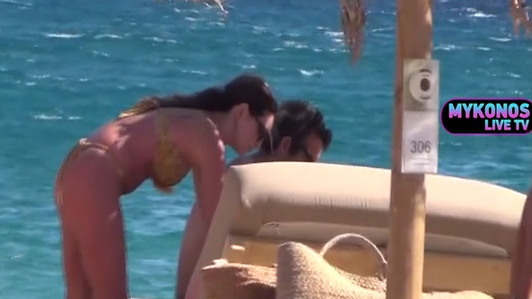 Αθηνά Οικονομάκου: Το σώμα της με μαγιό δυόμιση μήνες μετά τη γέννηση της κόρης της