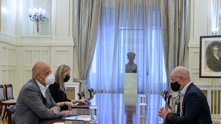 Συνάντηση Δένδια με τον εκπρόσωπο της UNICEF