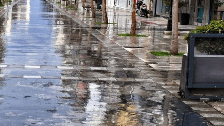 Σφοδρή καταιγίδα σάρωσε τον Βόλο και το Πήλιο