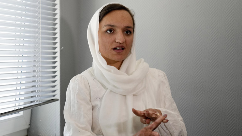 Συγκλονίζει η μαρτυρία της πρώτης γυναίκας δημάρχου στο Αφγανιστάν