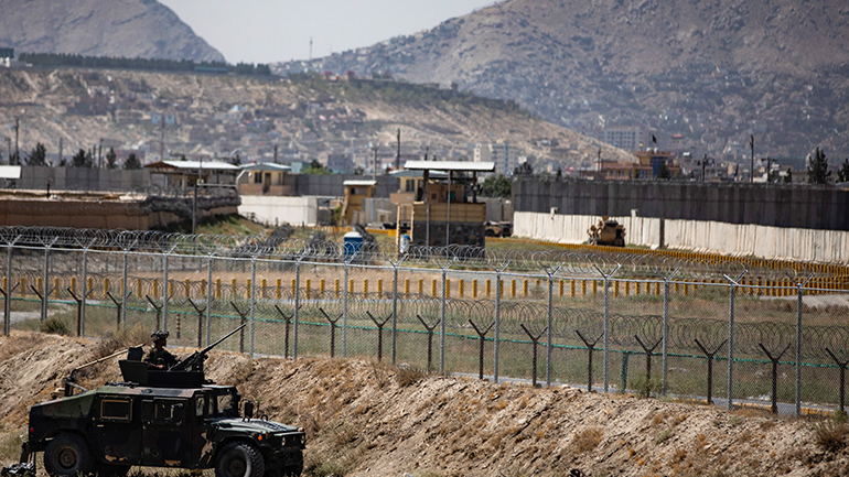 Πυρά εναντίον ιταλικού μεταγωγικού αεροσκάφους καθώς έφευγε από το αεροδρόμιο της Καμπούλ