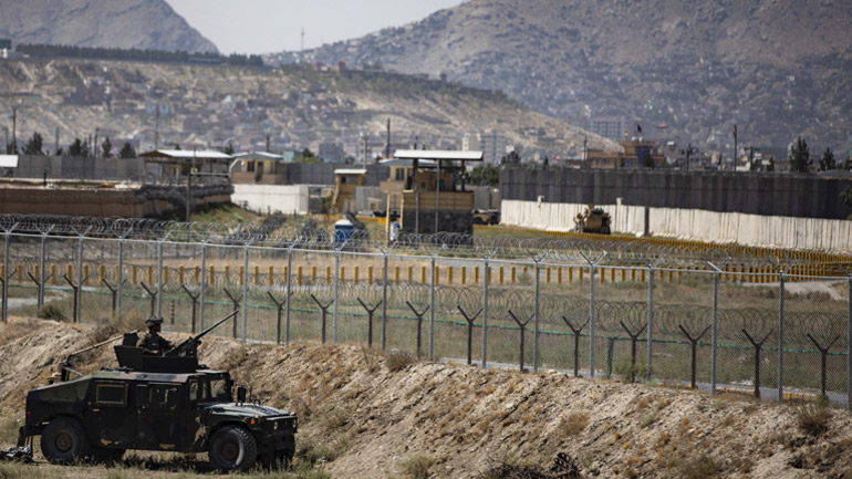 Νεκροί 13 Αμερικανοί στρατιώτες από τις επιθέσεις στο αεροδρόμιο της Καμπούλ