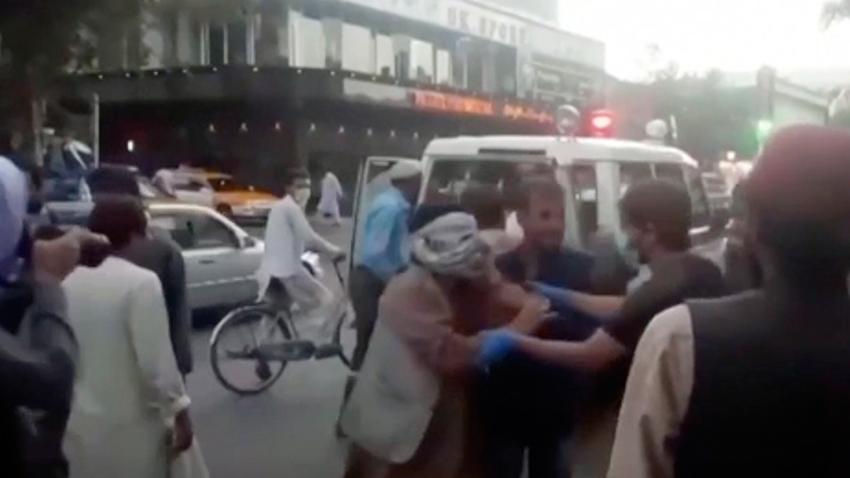 Αναφορές για πυροβολισμούς στο αεροδρόμιο της Καμπούλ