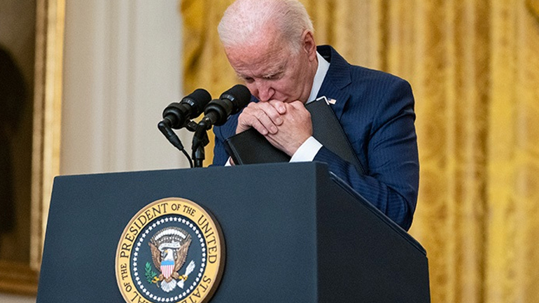 Η στιγμή που ο πρόεδρος Μπάιντεν «έσπασε» μπροστά στις κάμερες σε διάγγελμά του για την Καμπούλ