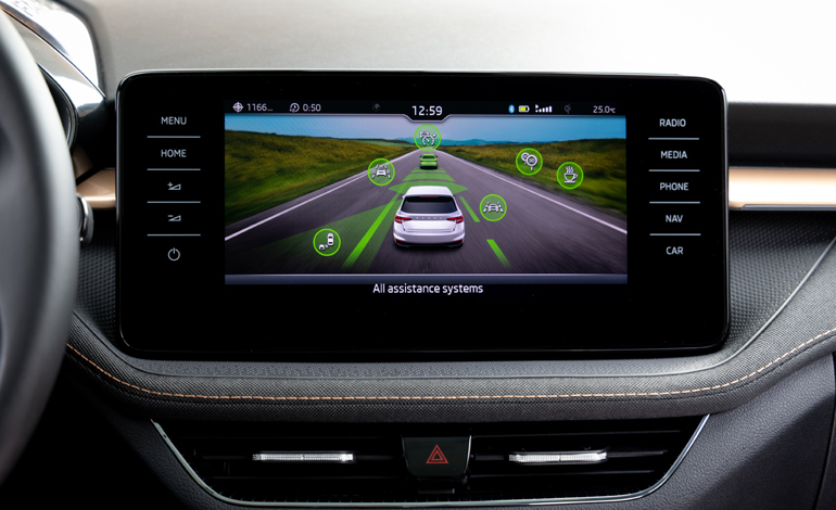 Από την κεντρική οθόνη ελέγχεις κάθε σύστημα του οχήματος.