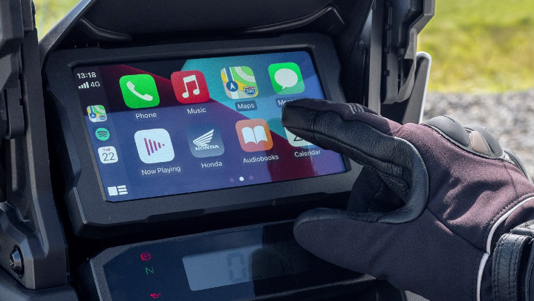 Η Honda έχει συνδεσιμότητα με Android και Apple λειτουργικό, ενώ προσφέρει και σύστημα φωνητικών εντολών.