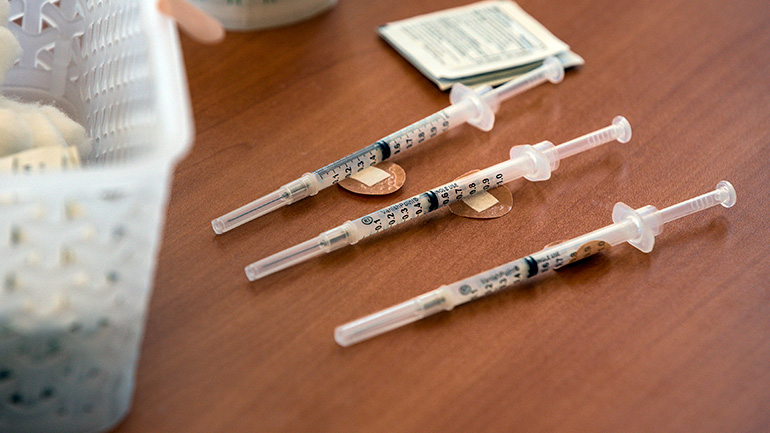 Ιαπωνία: Δύο θάνατοι μετά από εμβολιασμό με προβληματικές δόσεις της Moderna