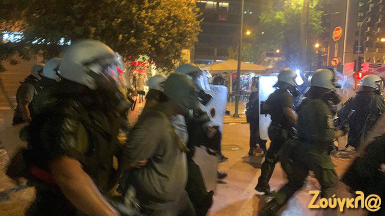 Σε 47 ανήλθαν οι προσαγωγές για τα επεισόδια στο Σύνταγμα Σε 47 ανήλθαν οι προσαγωγές για τα επεισόδια στο Σύνταγμα