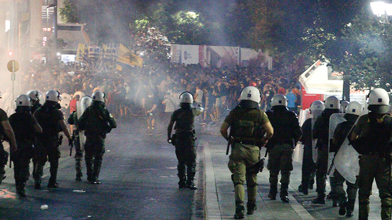 Προβληματίζουν κυβέρνηση και αντιπολίτευση οι ογκώδεις διαδηλώσεις Προβληματίζουν κυβέρνηση και αντιπολίτευση οι ογκώδεις διαδηλώσεις