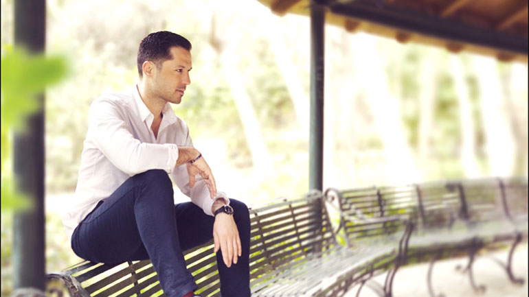 Ο Αδάμ Τσαρούχης στο Gazarte Roof Stage