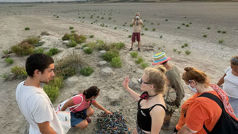 Θεσσαλονίκη: Μάζεψαν 10 κιλά φυσίγγια από τον υγρότοπο του Αγίου Μάμα, όπου είχαν βρεθεί νεκρά φλαμίνγκο