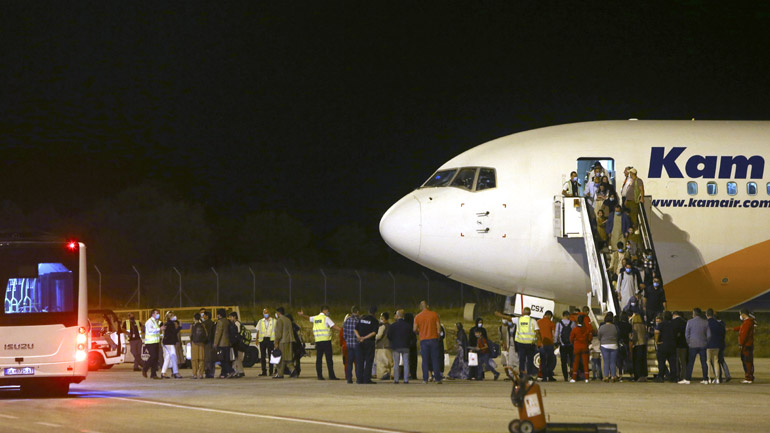 Έφτασαν στα Σκόπια οι πρώτοι 149 πρόσφυγες από το Αφγανιστάν