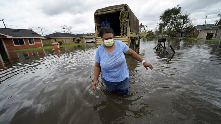 ΗΠΑ: Ένας νεκρός, διακοπές στην ηλεκτροδότηση και πλημμυρισμένοι δρόμοι από τον τυφώνα Άιντα