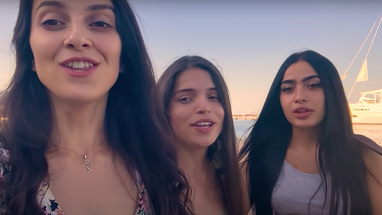 To Bella Ciao από το Trio Mandili