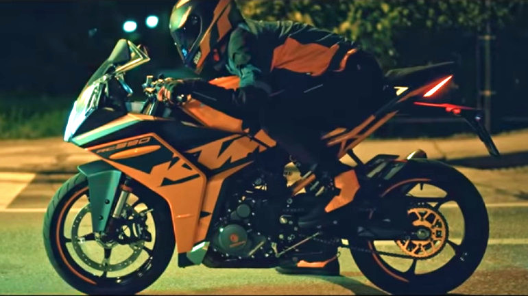 Έτοιμο για βόλτες και πίστα το supersport της KTM.