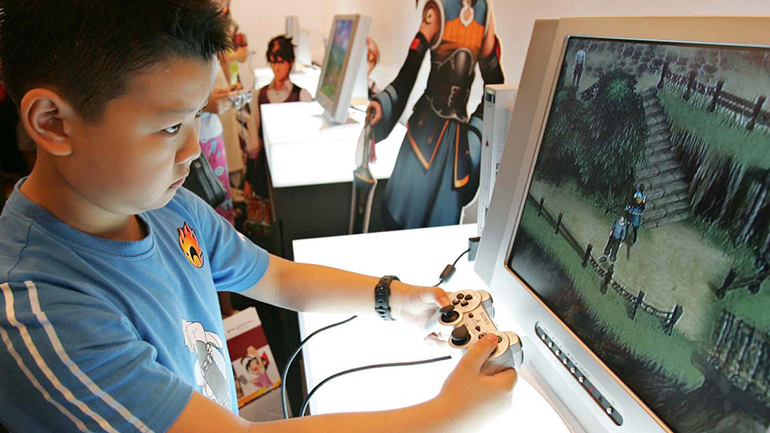 Η Κίνα περιορίζει τον χρόνο που μπορούν να περνούν τα παιδιά παίζοντας διαδικτυακά video games – Μήπως έχει δίκιο;
