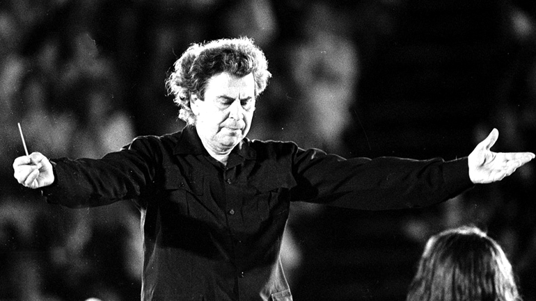 Ο ελληνισμός αποχαιρετά τον Μίκη Θεοδωράκη