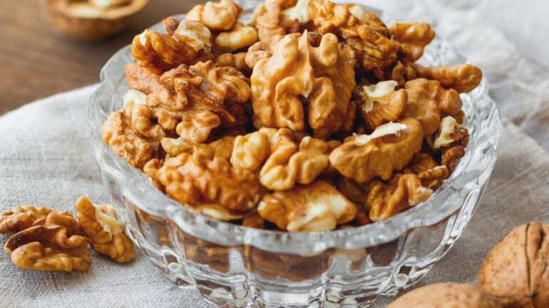 Η καθημερινή κατανάλωση καρυδιών μειώνει τη χοληστερόλη