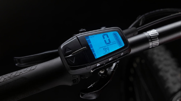 Υπερσύγχρονη LCD οθόνη με πλούσιες πληροφορίες και εύκολη προσβασιμότητα.