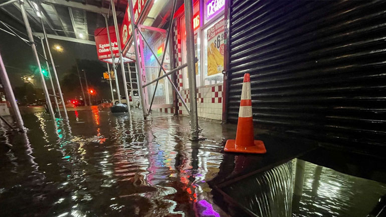 Τουλάχιστον 13 νεκροί στη Νέα Υόρκη και το Νιού Τζέρσεϊ από τις σφοδρές βροχοπτώσεις