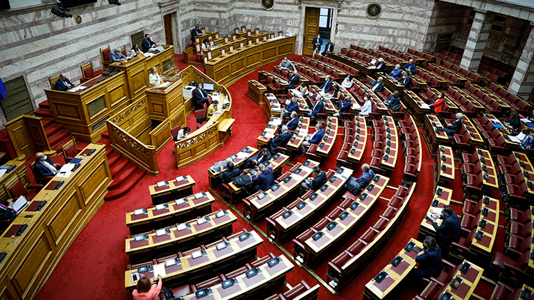 Ενός λεπτού σιγή στη Βουλή για τον Μίκη Θεοδωράκη