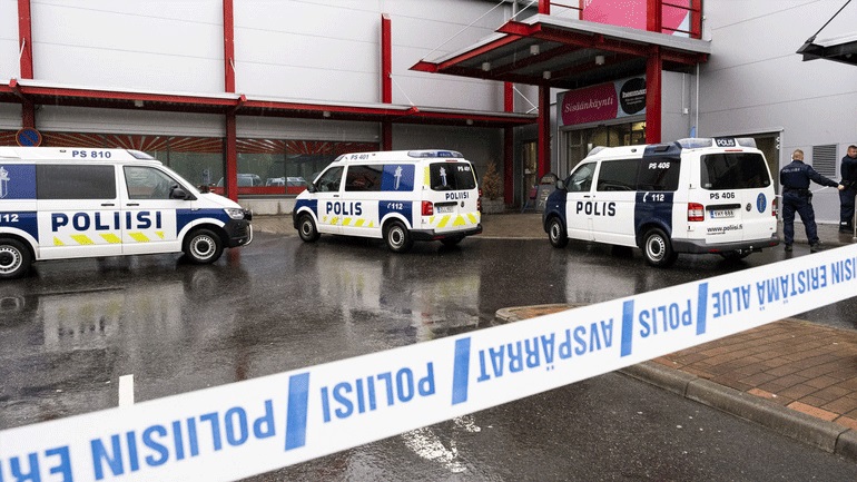 Φινλανδία: Τρεις έφηβοι καταδικάστηκαν σε ποινές κάθειρξης γιατί ξυλοκόπησαν μέχρι θανάτου έναν πρώην συμμαθητή τους Φινλανδία: Τρεις έφηβοι καταδικάστηκαν σε ποινές κάθειρξης γιατί ξυλοκόπησαν μέχρι θανάτου έναν πρώην συμμαθητή τους