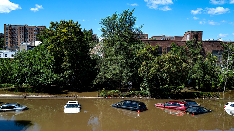 Στο έλεος του τυφώνα Άιντα η Νέα Υόρκη