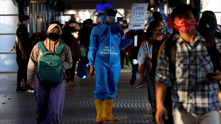 Ινδονησία: 680 θάνατοι εξαιτίας της COVID-19