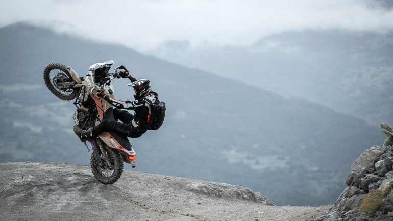 Απίστευτα πράγματα κάνει το Yamaha Tenere στα χέρια του Pol Tarres