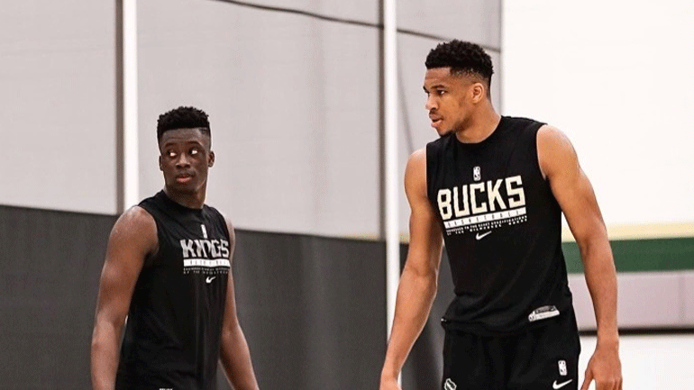 Ο Άλεξ Αντετοκούνμπο προπονείται με τους Μπακς