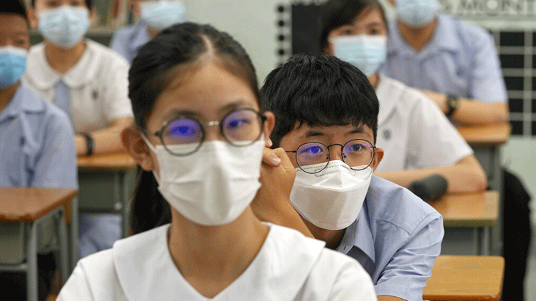 Οι χειρουργικές μάσκες είναι πιο αποτελεσματικές από τις υφασμάτινες