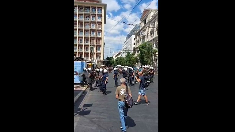 Ένταση και χημικά στο πανεκπαιδευτικό συλλαλητήριο στο κέντρο της Αθήνας