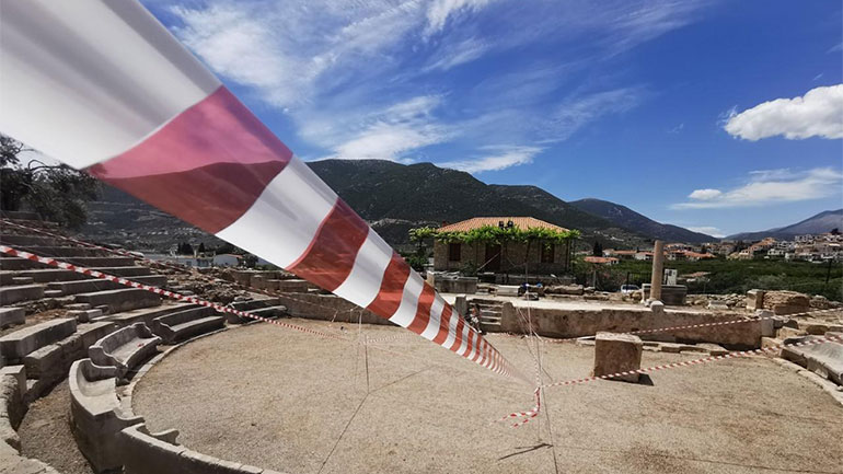 Εικαστική εγκατάσταση Αιμιλίας Παπαφιλίππου Ιεροί Λόγοι Covid-19 – Ανοιχτό δρώμενο στο Μικρό Θέατρο Αρχαίας Επιδαύρου