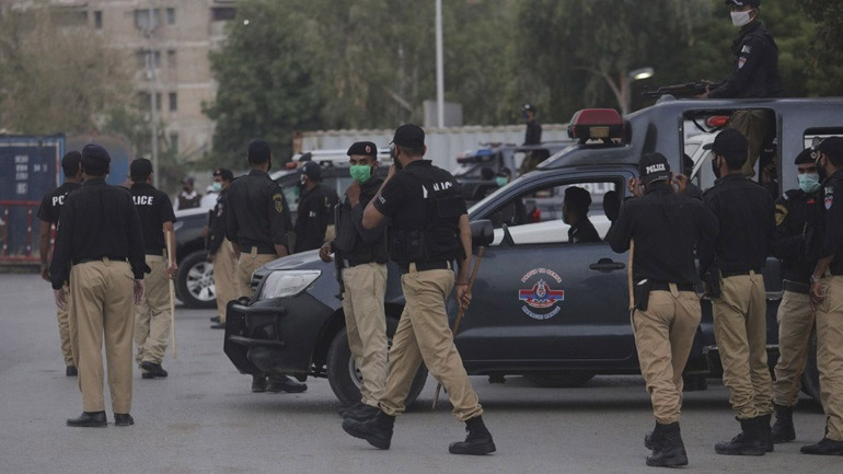 Πακιστάν: Κλιμακώνεται η βία μετά την κατάληψη της εξουσίας στο Αφγανιστάν από τους Ταλιμπάν