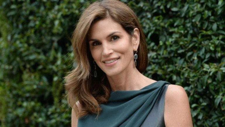 Η Cindy Crawford μας δείχνει τη fitness routine της που την κρατάει σε φόρμα