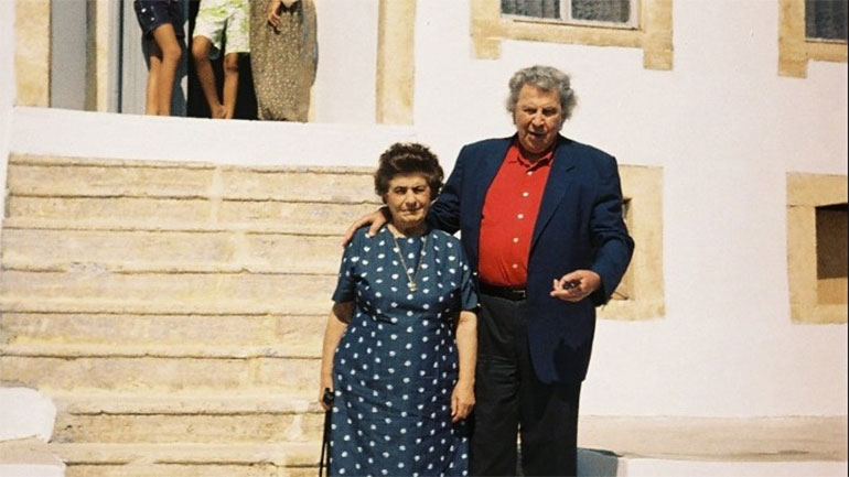 Το σπίτι της Τσεσμελιάς μάνας του Μίκη στη Μικρασία και η επίσκεψη του σε αυτό