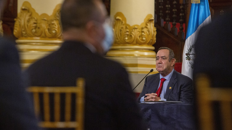 Γουατεμάλα: Έρευνα για υπόθεση διαφθοράς στην οποία εμπλέκεται ο πρόεδρος Αλεχάντρο Γιαματέι