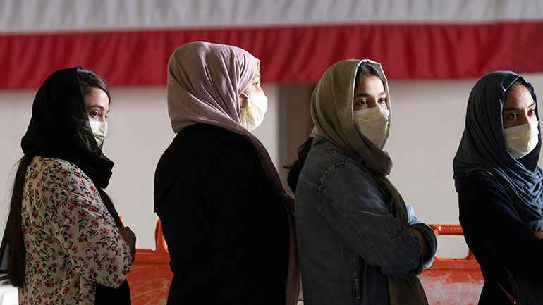 Αφγανιστάν: Οι φοιτήτριες θα πρέπει να φορούν αμπάγια και νικάμπ