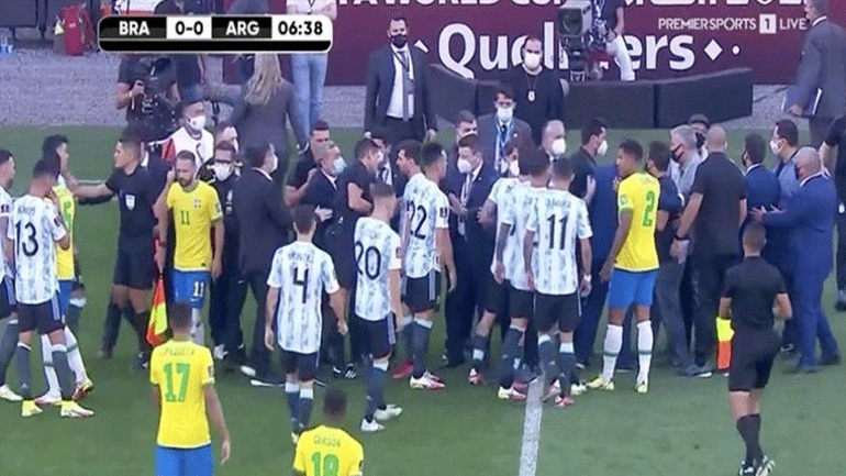 Διέκοψαν τον αγώνα Βραζιλία-Αργεντινή για να συλλάβουν παίκτες που παραβίασαν τα υγειονομικά πρωτόκολλα!