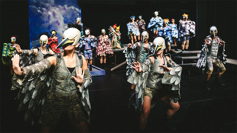 Οι «Όρνιθες» του ΚΘΒΕ στο θέατρο Πέτρας