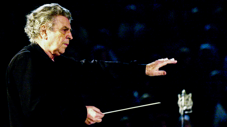 Στην κρητική γη η ταφή του Μίκη Θεοδωράκη