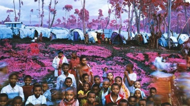 Αναδρομική έκθεση του Richard Mosse, του φωτορεπόρτερ που έδωσε μια «Άντι Γουόρχολ» εκδοχή του πολέμου