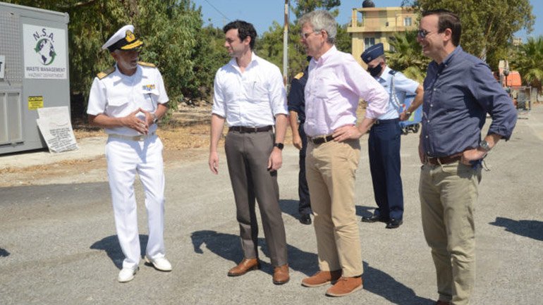 Χανιά: Στη βάση της Σούδας δύο Αμερικανοί γερουσιαστές