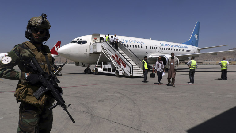 Αφγανιστάν: Περίπου 1.000 άνθρωποι αναμένουν την έγκριση των Ταλιμπάν για να αναχωρήσουν από τη Μαζάρ-ι-Σαρίφ