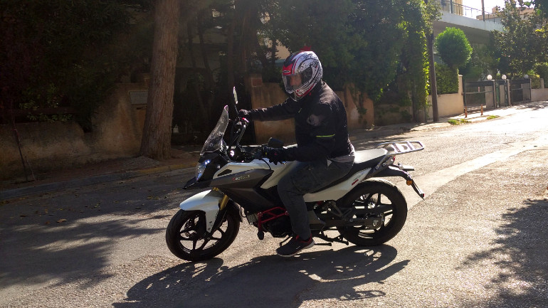 Όλα στο DYMOTO ξεκινούν από την πολύ καλή οδική συμπεριφορά.